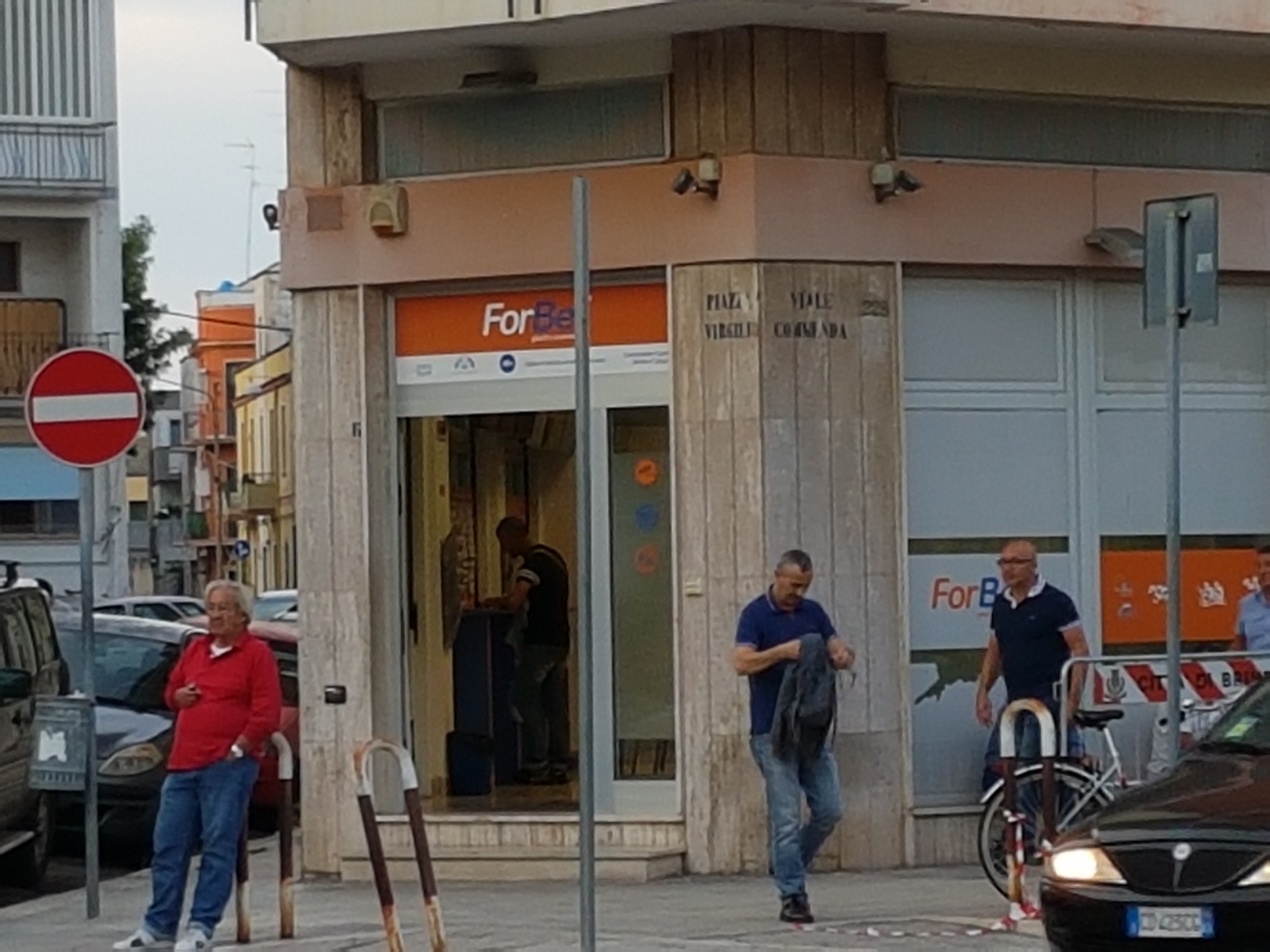 Rapina A Mano Armata Al Centro Scommesse Di Viale Commenda