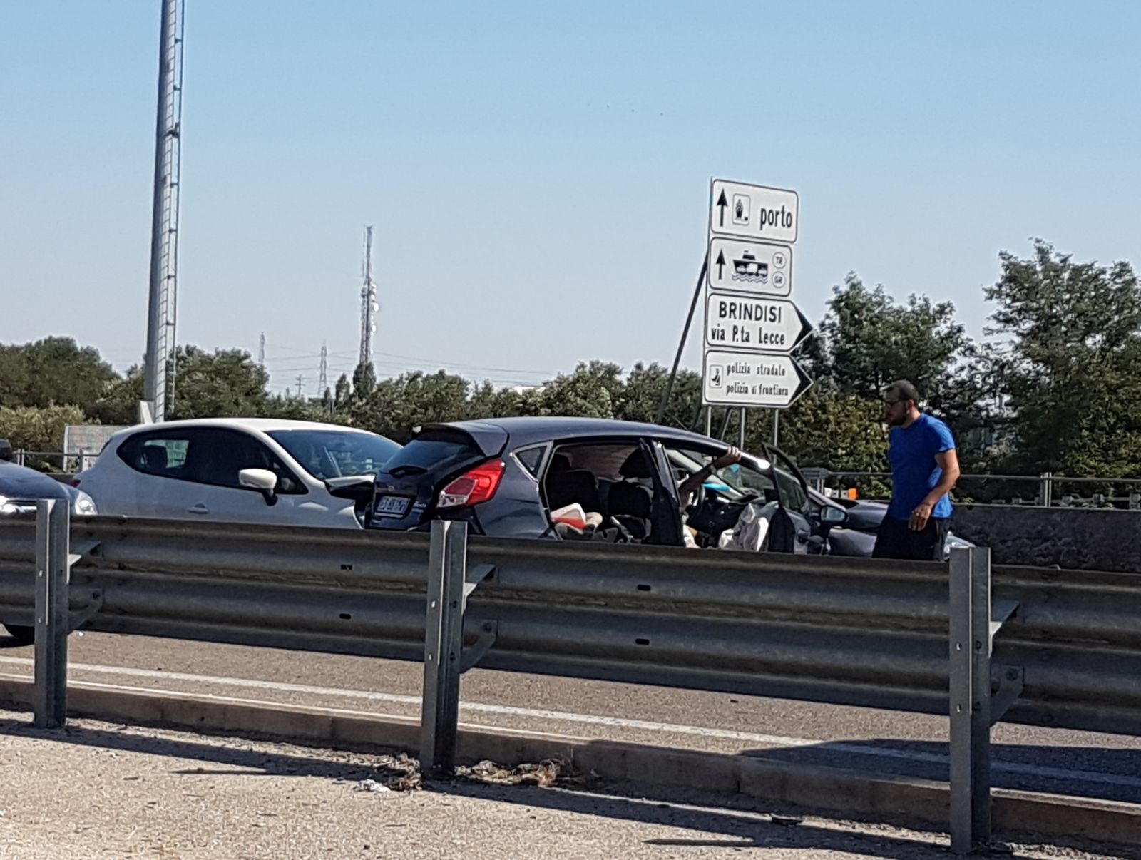 INCIDENTE STRADALE SULLA SUPERSTRADA LECCE - BRINDISI. COINVOLTE DUE ...