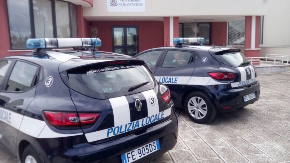 POLIZIA MUNICIPALE: NUOVE AUTO, NUOVE DIVISE E NUOVA INSEGNA AL COMANDO ...